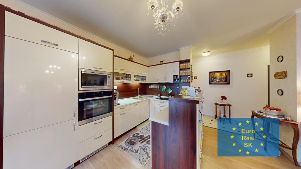 Ponúkam na predaj veľký 2 izb. byt v rezidencii Borovicový háj, Popradská ulica, Košice - Západ.